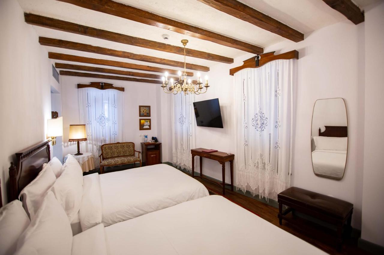 Vila Ebel Hotel Pool & Spa Корча Экстерьер фото