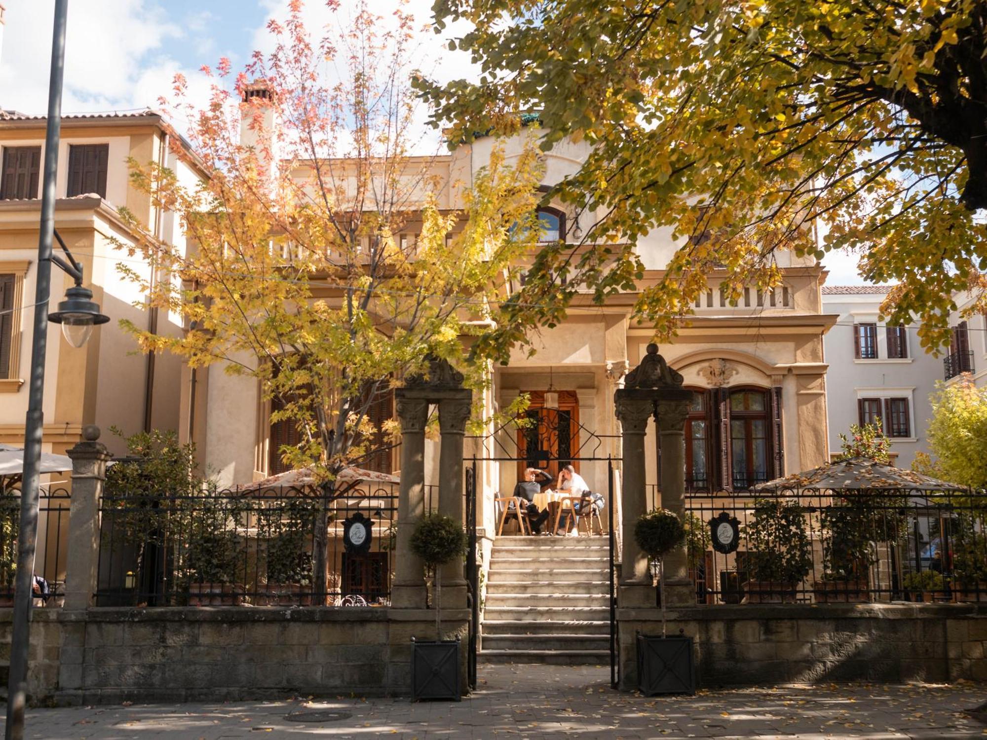 Vila Ebel Hotel Pool & Spa Корча Экстерьер фото